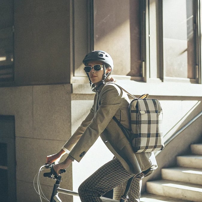 Chic and Functional: Must-Have Accessories for Fashionable Cyclists